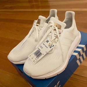 NWT Swift Run Adidas Womens shoes size 8.5 White
